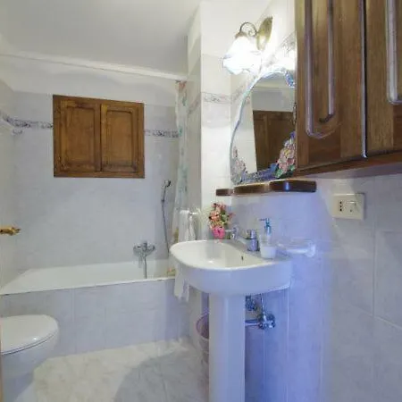 Sleeps 5 Air Con Wifi