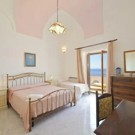 Sleeps 5 Air Con Wifi Casa vacanze Praiano