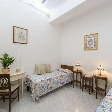 Sleeps 5 Air Con Wifi